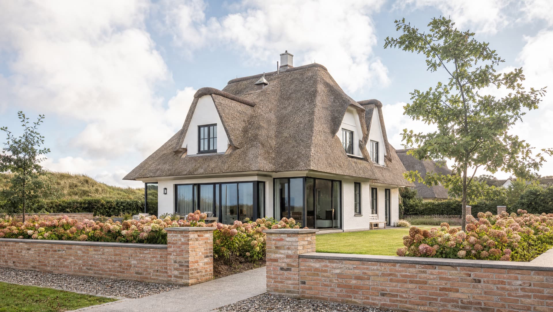 Reetdachhaus auf Sylt mit Blick auf die Nordsee — Baufinanzierung
